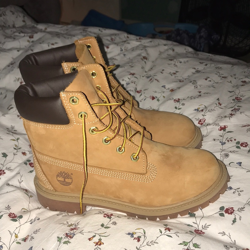 size 5 in kids 7 in women’s timberland boots!